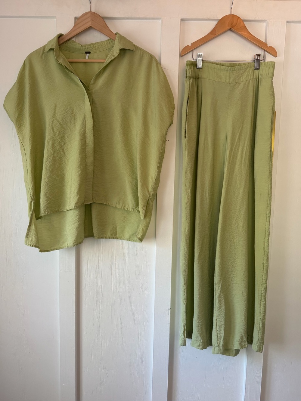 Light Green Young Fabulous & Broke Set, Size XS.